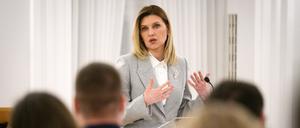 Dankt für die Unterstützung. Olena Selenska, Ehefrau des ukrainischen Präsidenten, spricht bei einem Empfang anlässlich der deutsch-ukrainischen Gesundheitskonferenz im Schloss Bellevue. Zu dem Empfang hat Elke Büdenbender, die Ehefrau von Bundespräsident Steinmeier, eingeladen.