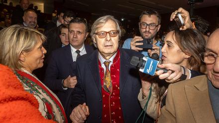 Vittorio Sgarbi, Kultur-Staatssekretär von Italien gibt seinen Abschied aus der regierung von Ministerpräsidentin Meloni bekannt. 