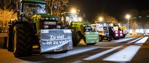 Der Thüringer Bauernverband demonstriert während der Sitzungswoche des Thüringer Landtags gemeinsam mit den Kreisbauernverbänden vor dem Landtagsgebäude in Erfurt am 1. Februar 2024.