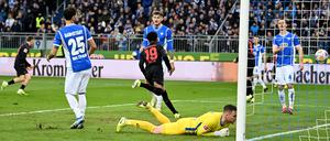 Nathan Tella bejubelt sein Tor zum 1:0 für Leverkusen, später ließ er noch einen zweiten Treffer folgen.