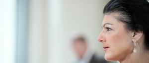 Dr. Sahra Wagenknecht vom Bündnis Sahra Wagenknecht (BSW) im Profil und Seitenprofil bei der 152. Sitzung des Deutschen Bundestag in Berlin.