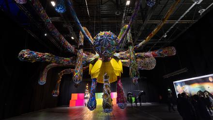 Joana Vasconcelos: „Walküre Mumbet“, eine monumentale Skulptur im neuen Messeformat „Sur-mesure“