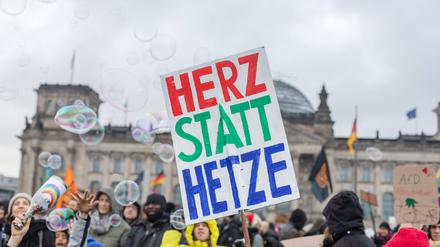 Eine Demo gegen Rechtsextremismus Anfang Februar 2024 in Berlin.