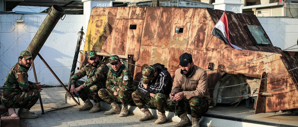Die USA griffen mehr als 80 Ziele an, auch im Irak. Mehrere Menschen kamen ums Leben.
