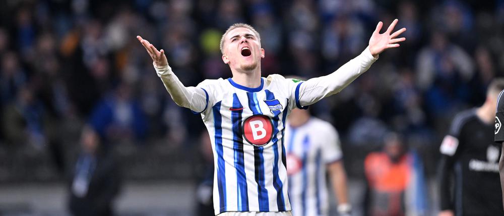 Es ist, als ob Hertha BSC (hier Marten Winkler) um Hilfe von oben erflehen würde.