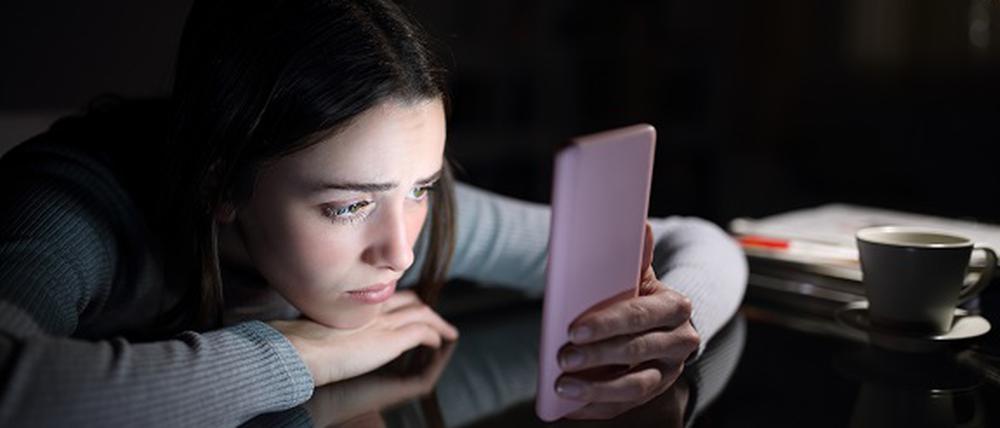 Das Smartphone ist für viele Jugendliche ein ständiger Begleiter.