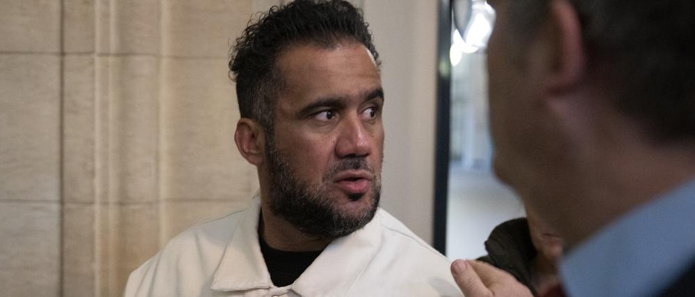 Der Hauptangeklagte Arafat A.-Ch. kommt am 113. Prozesstag im Prozess gegen ihn und drei Mitangeklagte ins Kriminalgericht Moabit. Im Prozess wird dem ehemaligen Manager des Rappers Bushido unter anderem versuchte schwere räuberische Erpressung und Freiheitsberaubung vorgeworfen. Bushido ist in dem Verfahren Zeuge und Nebenkläger.