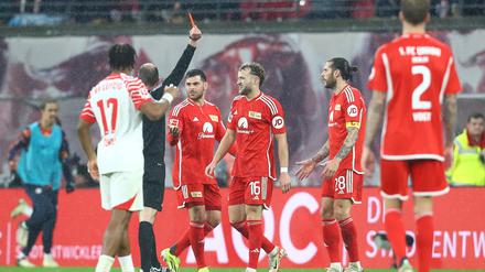 Christopher Trimmel sah in Leipzig die Rote Karte und fehlt im wichtigen Auswärtsspiel beim FSV Mainz 05 am Mittwoch.