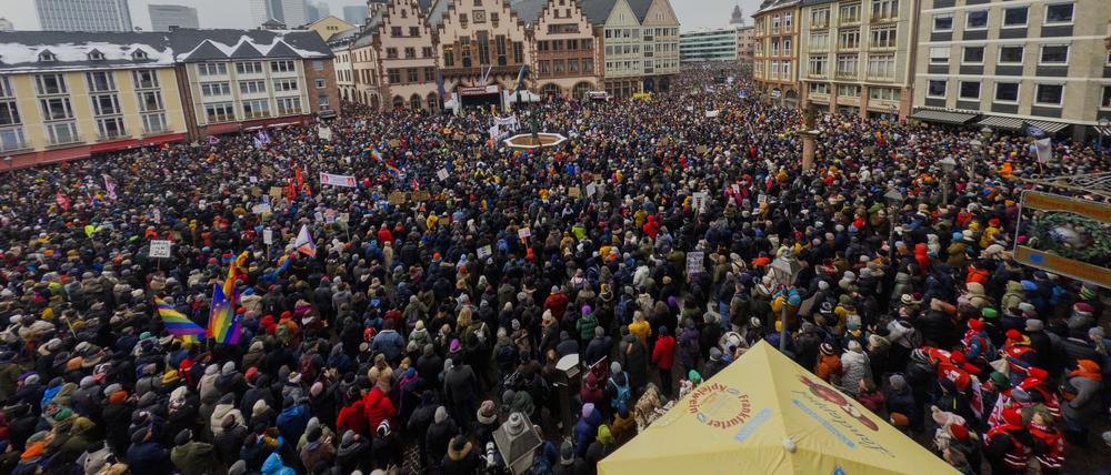 Demonstration gegen die AfD und gegen Rechtsextremismus am Frankfurter Römerberg am 20. Januar.