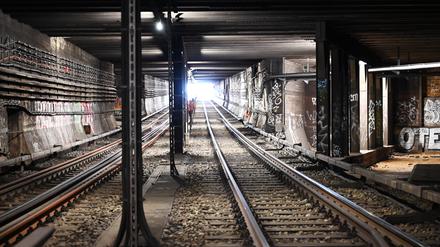 Baustelle und Bauarbeiten im S-Bahn-Tunnel Nord-Süd der S-Bahn Berlin vom Anhalter Bahnhof bis zur Yorckstraße in Berlin-Kreuzberg.