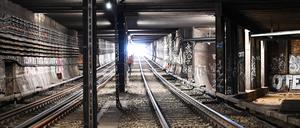 Baustelle und Bauarbeiten im S-Bahn-Tunnel Nord-Süd der S-Bahn Berlin vom Anhalter Bahnhof bis zur Yorckstraße in Berlin-Kreuzberg.