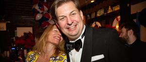 Adlon-Chefin Martina Mathilda Huss und der AfD-Spitzenpolitiker Maximilian Krah auf einer Gala der US-Republikaner im Dezember 2022.