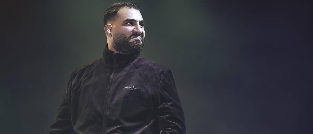 Samra, bürgerlich Hussein Akkouche, im Jahr 2023 bei einem Konzert in der Columbiahalle