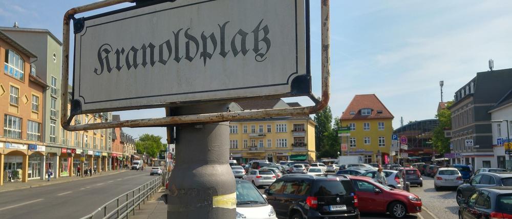 Bisher ist der Kranoldplatz in Lichterfelde-Ost an fünfeinhalb Tagen in der Woche vor allem eines: Parkplatz.