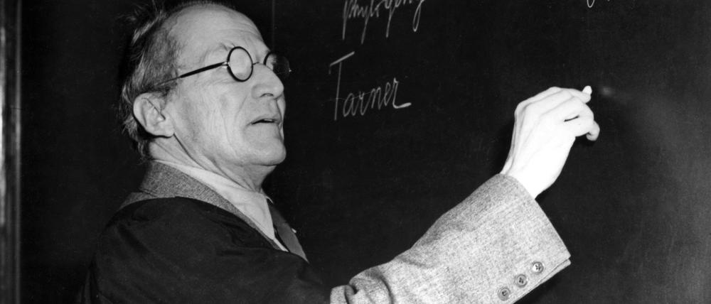 Erwin Schrödinger wurde 1887 in Wien geboren, lebte in Berlin und einige Jahre im Exil in Oxford und Irland. Er starb 1967 in Wien.