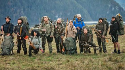 Die Kandidat:innen von „Alone - Überlebe die Wildnis“: V.l.: David, Markus, Silvia, Martin, Christian, Nicole, Falk, Michael, Yannick und André