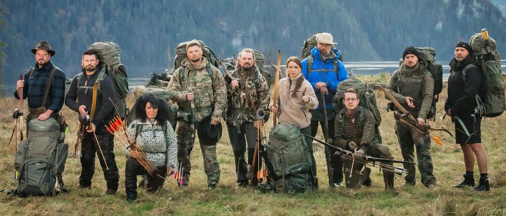Die Kandidat:innen von „Alone - Überlebe die Wildnis“: V.l.: David, Markus, Silvia, Martin, Christian, Nicole, Falk, Michael, Yannick und André