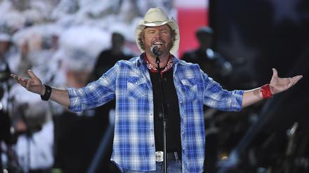 Toby Keith, Sänger und Schauspieler aus den USA, tritt bei ACM Presents an All-Star Salute to the Troops in Las Vegas auf.
