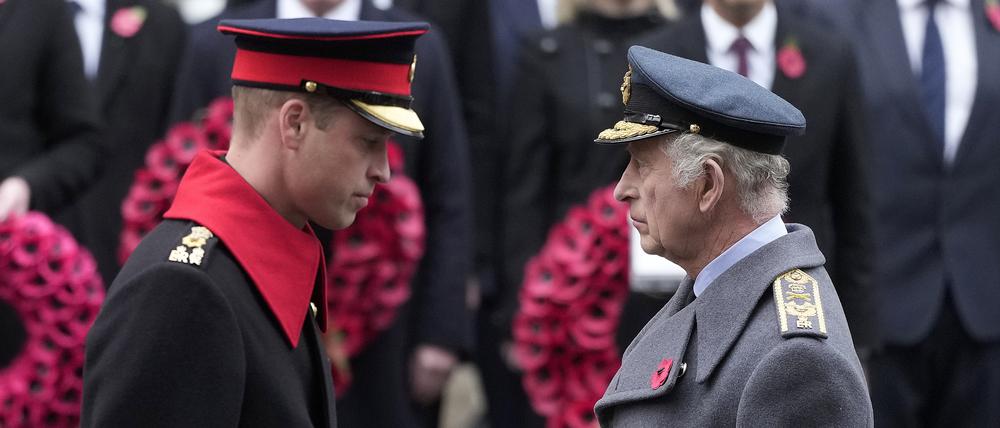 Im Fokus: König Charles III.  (rechts) und sein Sohn, Thronfolger Prinz William, bei einer Gedenkfeier zum Volkstrauertag im November. 