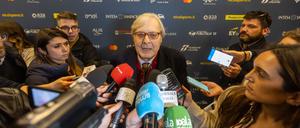 Große Bühne: Vittorio Sgarbi gibt seinen Abschied aus der Regierung in Mailand öffentlich bekannt. 