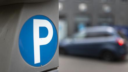 Ein Parkscheinautomaten in Berlin, 13.04.2023.