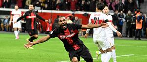 Bayer Leverkusen’s Jonathan Tah feiert den Sieg gegen Stuttgart. 