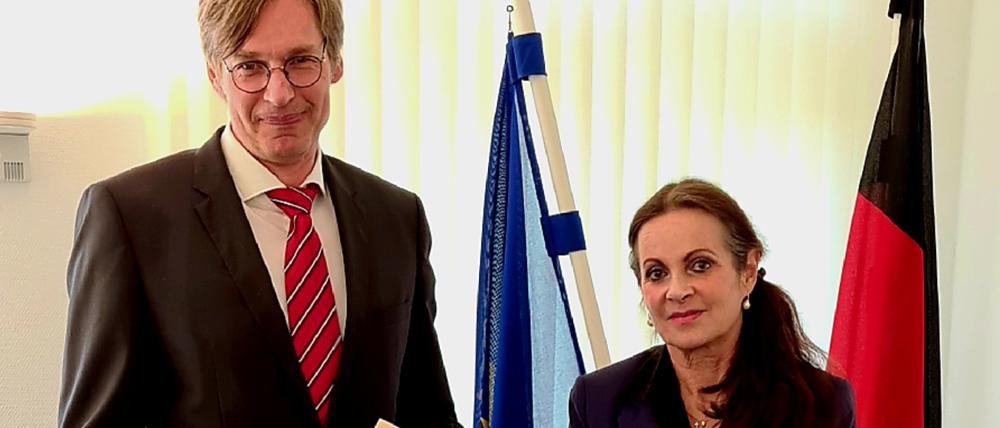 Der künftige Generalstaatsanwalt Roland Wilkening und Brandenburgs Justizministerin Susanne Hoffmann (CDU).