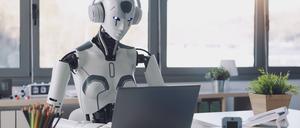 ChatGPT statt hoch bezahlter Arbeitnehmer: Arbeitsplätze werden zunehmend automatisiert.