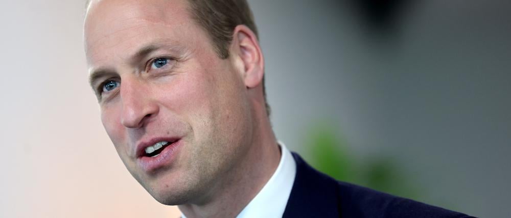 Prinz William von Großbritannien spricht mit einem Teilnehmer des United for Wildlife Global Summit im Flower Dome in den Gardens by the Bay.