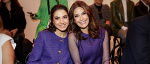 Ihrer Zeit voraus. Teri Hatcher mit ihrer Tochter Emerson Tenney (links). Einst erregte die Schauspielerin Kritik mit transparenter Kleidung, die inzwischen ganz selbstverständlich über den Catwalk getragen wird. 