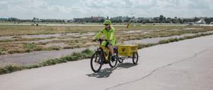 ADAC-Pannenhelfer Christian Skwierawski auf dem Tempelhofer Feld in Berlin. Im Interview spricht er über seinen Berufsalltag.