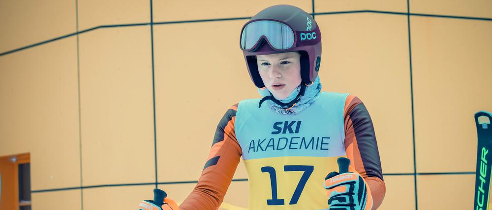 ARD/BR SCHOOL OF CHAMPIONS, "Folge 1", am Mittwoch (14.02.24) um 20:15 Uhr im ERSTEN.
Dani Strobl (Emilia Warenski). Weiteres Bildmaterial finden Sie unter www.br-foto.de.
© ORF/BR/SRF/Superfilm Filmproduktions GmbH/Stefanie Leo, honorarfrei - Verwendung gemäß der AGB im engen inhaltlichen, redaktionellen Zusammenhang mit genannter BR-Sendung und bei Nennung "Bild: ORF/BR/SRF/Superfilm Filmproduktions GmbH/Stefanie Leo" (S2). BR/Bildmanagement, Tel: 089/5900-33133, Fax: -10585, Bildmanagement@br.de, www.br-foto.de School of Champions