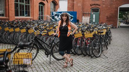 Kati Thiemer führt für den Anbieter „Berlin on Bike“ Touristinnen und Touristen auf dem Fahrrad durch die Stadt.
