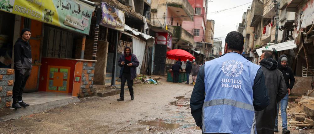 Tausende Mitarbeiter der UNRWA werden von Israel verdächtigt, mit der Hamas zusammen zu arbeiten, einige sollen sogar Terror-Kommandeure gewesen sein.