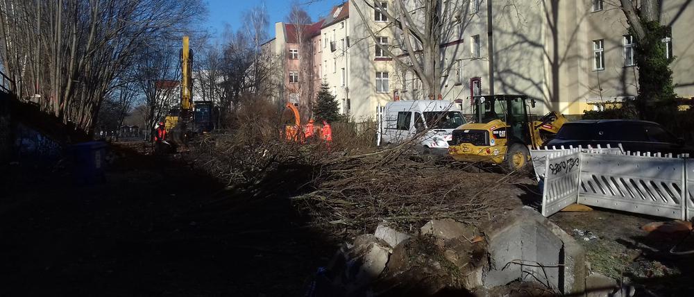 Mauerabriss durch die Deutsche Bahn an der Wollankstraße.