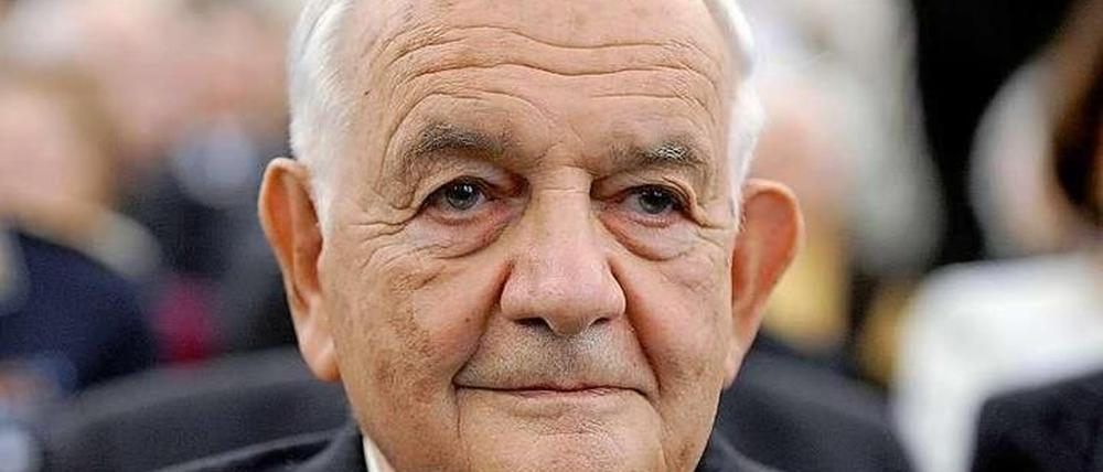 Alfred Grosser war deutsch-französischer Publizist und galt als einer der besten Kenner der Beziehungen zwischen beiden Ländern.