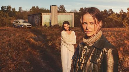 v.l: Kattis (Hedda Stiernstedt) und Iris (Sofia Helin) Iris – Die Wahrheit