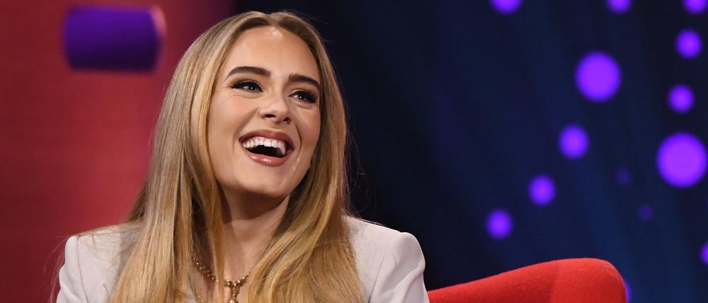 Die britische Sängerin Adele ist zu Gast in der Graham Norton Show des Senders BBC (Archivbild vom 10.02.2022).