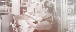 Der Hausgerätehersteller Miele streicht 700 Stellen in Gütersloh, Produktion wird nach Polen verlagert.