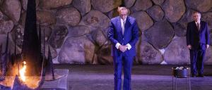 Friedrich Merz hat im März 2023 die Holocaust-Gedenkstätte Yad Vashem in Jerusalem besucht – der CDU-Vorsitzende reist am Montag zum zweiten Mal binnen eines Jahres nach Israel.