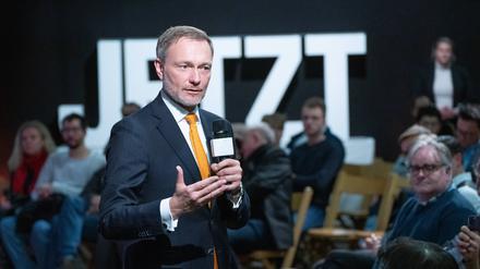 Bundesfinanzminister Christian Lindner stellt sich im Rahmen seiner so genannten Bürgerdialogtour JETZT Im Dialog Fragen von Bürgerinnen und Bürgern in Lübeck.