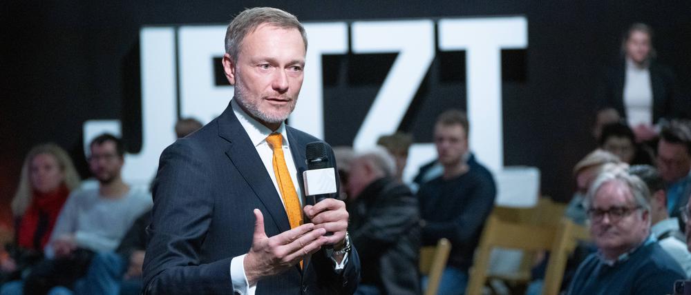 Bundesfinanzminister Christian Lindner stellt sich im Rahmen seiner so genannten Bürgerdialogtour JETZT Im Dialog Fragen von Bürgerinnen und Bürgern in Lübeck. 