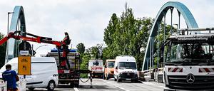  Letzte Bauarbeiten an der Tegeler Bruecke *** NUR FUeR REDAKTIONELLE ZWECKE *** EDITORIAL USE ONLY ***<p>Letzte Bauarbeiten an der Tegeler Bruecke, fotografiert am 30.08.2023 in Berlin. Deutschland Berlin Berlin Copyright: MaurizioxGambarini *** Last construction works on Tegel bridge FOR EDITORIAL PURPOSES ONLY EDITORIAL USE ONLY p Last construction works on Tegel bridge photographed on 30 08 2023 in Berlin Germany Berlin Copyright MaurizioxGambarini Copyright: MaurizioxGambarini doc7rqn2quqez7iic4ax4 ,EDITORIAL USE ONLY