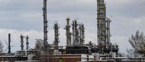 (FILES) This file photo taken on April 2, 2022 shows the PCK Industrial Park which houses the PCK Oil refinery, just outside Schwedt, some 110 km north of Berlin, northeastern Germany.