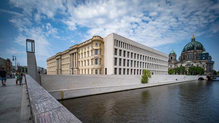 Das Humboldt Forum auf der Museumsinsel ist Ausgangspunkt dieser Radtour auf den Spuren des postkolonialen Berlins, die von Mitte über Wedding bis nach Reinickendorf führt.