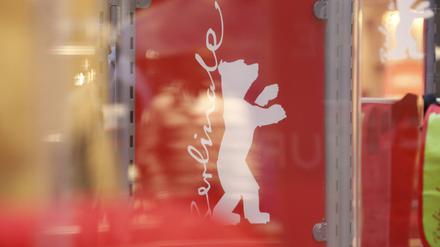  Berlinale Logo auf einem Banner in den Potsdamer Platz Arcaden am 05.02.2019 in Berlin *** Berlinale logo on a banner in the Potsdamer Platz Arcaden on 05 02 2019 in Berlin