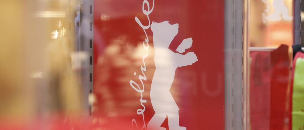  Berlinale Logo auf einem Banner in den Potsdamer Platz Arcaden am 05.02.2019 in Berlin *** Berlinale logo on a banner in the Potsdamer Platz Arcaden on 05 02 2019 in Berlin
