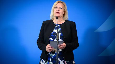Bundesinnenministerin Nancy Faeser (SPD) will Extremisten den Geldhahn abdrehen.