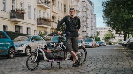 Fahrradkurier Lars Pfannenstiel vom Kurier*innenkollektiv Fahrwerk spricht im Interview über die Tücken seines Jobs.