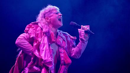 Die kanadische Musikerin Peaches auf der Bühne während ihrer „Teaches of Peaches“-Tour.